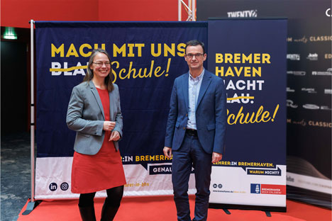 Bremerhaven will mehr Lehrkräfte gewinnen - (v.l.) Sascha Karolin Aulepp, Senatorin für Kinder und Bildung, Michael Frost, Bremerhavens Dezernent für Schulen, stellen die Kampagne "Lehrer:in Bremerhaven" vor - Foto: Alexander Rogge / bremerhaven.de