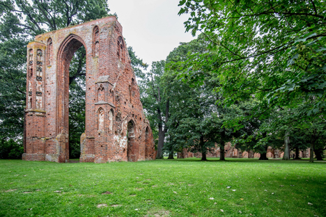Route der Norddeutschen Romantik um Audioguide erweitert - Die Klosterruine in Eldena ist eine von zehn Stationen entlang der Route der Norddeutschen Romantik; Foto: TMV/Krauss