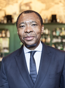 Haus der Kunst: Okwui Enwezor bleibt bis 2021 - Okwui Enwezor; Foto: Maximilian Geuter