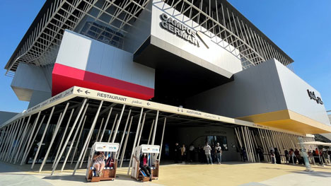 Expo Dubai: Tourismusverband Mecklenburg-Vorpommern setzt "Silent Week" um - Strandkörbe aus Mecklenburg-Vorpommern weisen im Deutschen Pavillon auf das Urlaubsland hin - Foto: TMV