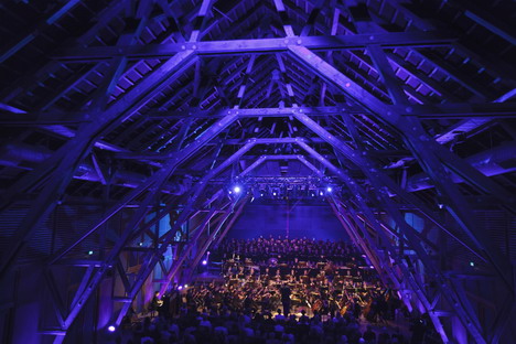 Carl Orff-Festspiele Andechs gewinnen BMW als langfristigen Partner - Konzert im Florian-Stadl, der sich in einem Gebäudekomplex am Fuße des Heiligen Berges befindet. Bis zu 700 Personen finden in der Event-Location Platz. Copyright: Stefan A. Schuhbauer von Jena