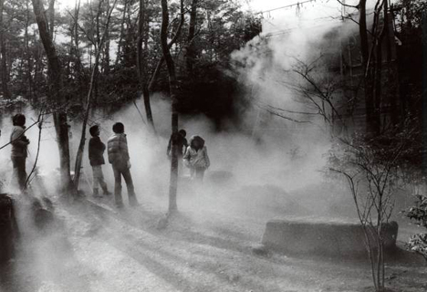 Besucherbeteiligung: Tate Modern und BMW starten interaktive Live-Ausstellung - BMW Tate Live 2017: Fujiko Nakaya "Fogfalls #47626, Showa Kinen Park" (1982); Foto: BMW Group/(c) Fujiko Nakaya