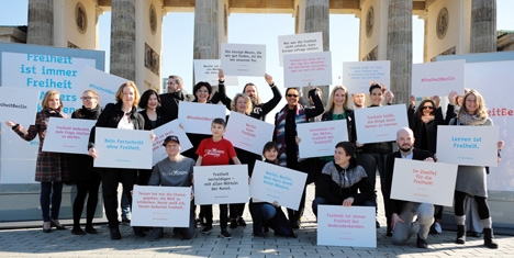 Berlin Partner feiert die Freiheit in der Spreemetropole - Bürger zeigen zum Start #FreiheitBerlin-Kampagne per Tweet ihre persönliche Definition von Freiheit; Foto: Berlin Partner/goenz.com