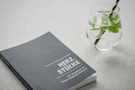 Tirol Werbung launcht Shopping-Guide "Herz.Stücke" - "Herz.Stücke" gibt es in Printform und digital; © Tirol Werbung/un attimo Photographie
