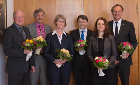 HTWK Leipzig mit neuem Hochschulrat - v.l.: Prof. Jürgen Staupe, Dr. Mathias Reuschel, Prof. Ulrike Herzau-Gerhardt, Prof. Hubertus Milke, Dr. Heike Graßmann, OBM Burkhard Jung; Foto: HTWK Leipzig