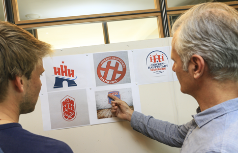 Hockey Hauptstadt Hamburg sucht ein neues Logo und lädt zur Abstimmung ein - Verschiedene Möglichkeiten für das neue Logo der Hockey Hauptstadt Hamburg. Interessierte können noch bis zum 28. April abstimmen; Foto: JvM