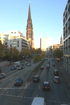 Hamburg will für besseres Verkehrsklima werben - Radler, Autofahrer, Fußgänger: Die Kampagne der LBV soll für einen rücksichtsvollen Umgang zwischen allen Verkehrsteilnehmern werben; Foto: Annika Frömel