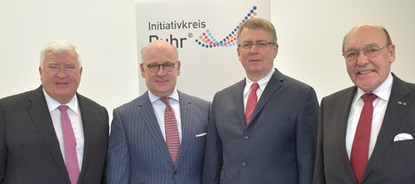 Initiativkreis Ruhr wählt Tönjes und Lange zu seinen künftigen Moderatoren - v.l. Klaus Engel, Dr. Thomas A. Lange, Bernd Tönjes und Reinhold Schulte; Foto: Initiativkreis Ruhr
