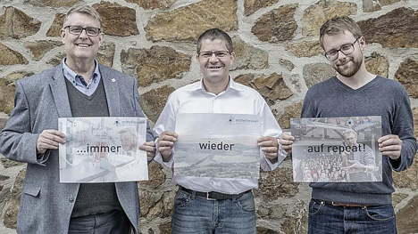 Regionalmanagement Mittelhessen wirbt mit poetischen Film - v.l. RMG-Geschäftsführer Jens Ihle mit Imagefilm-Produzent Marco Kessler und Poetry-Slam-Meister Lars Ruppel; Foto: RMG