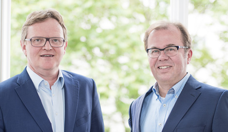 Stefan Zowislo steigt bei Kompaktmedien ein - v.l.: Agenturgründer und Geschäftsführer Norbert Schmedt und Neuzugang Stefan Zowislo (Foto: Kompaktmedien)