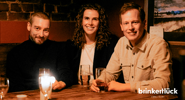 Brinkertlück etabliert zweite Führungsebene - Von links: Janik Lindenblatt (Head of Client Services), Theresa Gramckow (Creative Director) und Martin Huber (Leitung Beratung, Mitglied der Züricher Geschäftsleitung). Sie gehören zur neu eingezogenen zweiten Führungsebene von Brinkertlück in Deutschland und der Schweiz – Foto: Brinkertlück