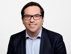 Anders Mertzlufft spricht für die Friedrich-Naumann-Stiftung für die Freiheit - Anders Mertzlufft; Foto: Die Hoffotografen GmbH