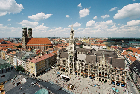 Städteranking: Die attraktivsten Orte liegen in Süddeutschland - Blick auf das Münchener Rathaus und die Frauenkirche; Foto: Michael Nagy