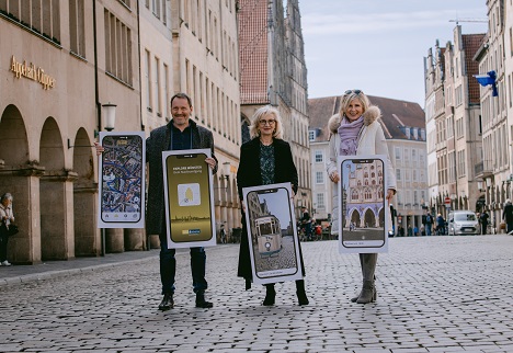 Virtueller Rundgang durch Münster ab sofort möglich - (v. l.) Hartwig Homann-Sommerhage aus der Münster Information sowie Bernadette Spinnen, Leiterin von Münster Marketing, und Petra Panske, Leiterin des Geschäftsbereichs Kongressmarketing, stellen die neue Erlebnis-App der Stadt Münster vor – Foto: Stadt Münster / Kuiter