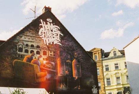 Tourismus NRW bietet Stadtspaziergänge "Around the corner" an - Zu den Highlights der Stadtführung durch Mönchengladbach gehört das Mural "Home Street Home" von Hoker, Oldhaus & Tubuku - Foto: Johannes Höhn