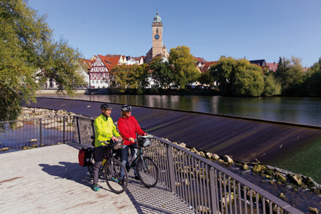 Radregion Stuttgart präsentiert sich auf eigener Website - Einer der zehn Top-Radwege, die auf der Startseite der Homepage vorgestellt werden ist, der Neckartal Radweg; Foto: Stuttgart Marketing GmbH, Achim Mende