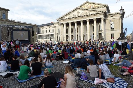 BMW und Bayerische Staatsoper bauen Partnerschaft aus - "Oper für alle" auf dem Max-Joseph-Platz in München - ein gemeinsames Projekt der Bayerischen Staatsoper und der BMW Group; Foto: BMW AG