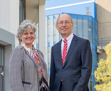Hans Michael Piper übernimmt die Präsidentschaft der Uni Oldenburg - Universitätspräsident Prof. Hans Michael Piper mit Prof. Katharina Al-Shamery; Foto: Universität Oldenburg