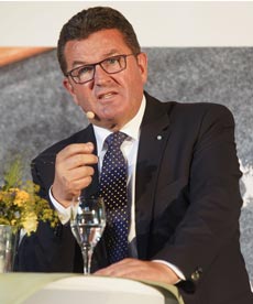 Wettbewerb "Digitale Einkaufsstadt Bayern" geht in die zweite Runde - Bayerns Wirtschaftsminister Franz Josef Pschierer; Foto: StMWi/O.Bodmer