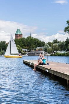 Schleswig-Holstein-Tourismus mit Zuwachs im Jahr 2021 - Der Ratzeburger See im Naturpark Lauenburgische Seen ist einer der bekanntesten Gewässer Schleswig-Holsteins – Foto: Markus Tiemann