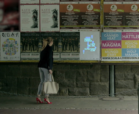Neuartige Printwerbung: Plakat reagiert auf akustische Signale - Wie viel Informationen auf dem Soundlounge Poster aufleuchten, hängt jeweils von der Lautstärke des Geräuschs ab; Foto: BBDO