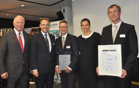 Stadtmarketing Mannheim gewinnt "Stadtmarketing Preis Baden-Württemberg 2013" - v.l. Manfred Schnabel, Präsident des Einzelhandelsverbands Nordbaden, Ingo Rust, Staatssekretär im Ministerium für Finanzen und Wirtschaft, Thomas Töpfer, Aufsichtsratschef der Stadtmarketing Mannheim GmbH und Vorstand Bilfinger SE, Sabine Hagmann, Haupt-GF Handelsverband BW , und Georg Sahnen, GF der Stadtmarketing Mannheim GmbH. ©Handelsverband