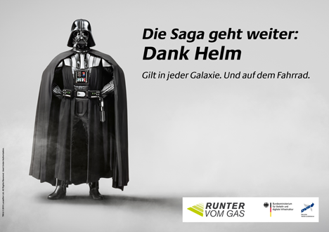 Verkehrssicherheit: Star Wars-Figur Darth Vader motiviert zum Helmtragen - Von Helmträger zu Helmträger: Star Wars-Figur Darth Vader plädiert für mehr Verkehrssicherheit (Foto: Serviceplan)