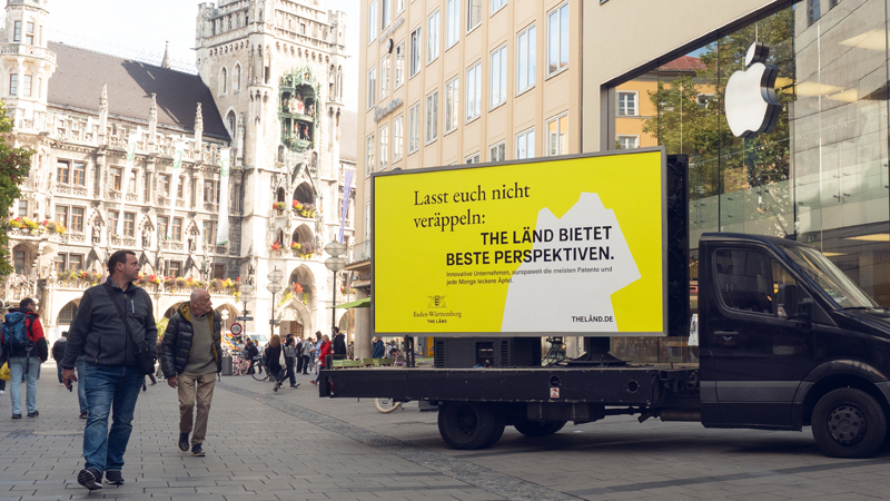 Baden-Württemberg konkurriert mit internationalen Firmen - Die Plakataktion macht an den deutschen Standorten verschiedener Unternehmen auf das Land Baden-Württemberg aufmerksam – Foto: JvM Neckar