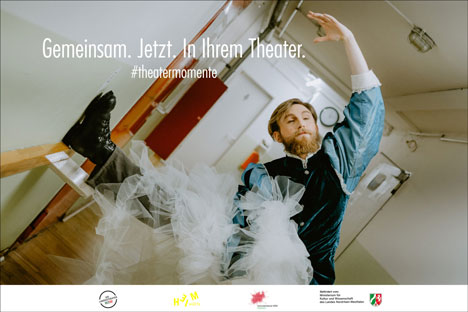 Kampagne #theatermomente macht Lust auf einen Theaterbesuch in NRW - Schauspieler Philippe Ledun vom Rheinischen Landestheater Neuss macht sich für seinen Auftritt warm - Foto: Kultursekretariat NRW Gütersloh / Büro der Landestheater NRW