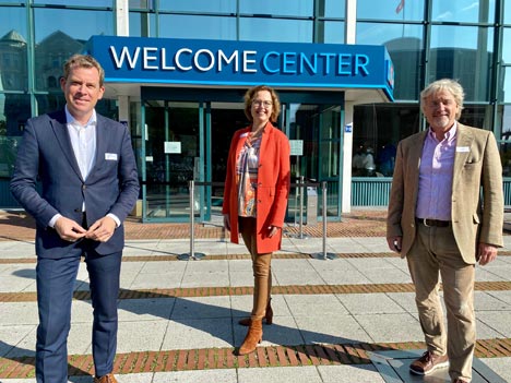 Frisch eröffnet: Welcome Center Kieler Förde - vl. Oberbürgermeister Dr. Ulf Kämpfer, Dr. Bettina Bunge, GF TASH, Uwe Wanger, GF Kiel-Marketing; Foto: Tourismus Agentur Schleswig-Holstein TASH