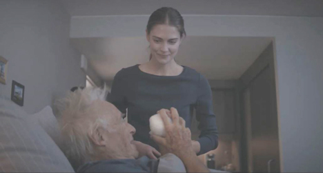 Bundesgesundheitsministerium startet Kommunikation zu Pflegeberufen - Der Clip des Bundesgesundheitsministeriums soll zeigen, dass Pflege mehr als ein Beruf ist; Foto: Screenshot YouTube / Bundesgesundheitsministerium