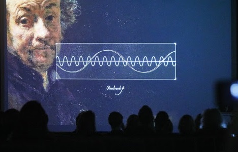 Rijksmuseum lässt Rembrandt mittels KI sprechen - Das Amsterdamer Rijksmuseum hat Tutorials veröffentlicht, in denen der Maler Rembrandt seine Maltechniken erklärt – ermöglicht durch KI; Foto: JWT Amsterdam