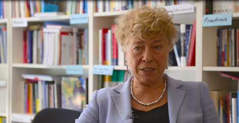100. Katholikentag in bewegten Bildern - Screenshot aus dem Eröffnungsfilm mit Politikwissenschaftlerin Gesine Schwan (SPD); Foto:dreipunktdrei mediengesellschaft