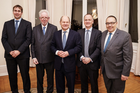 Neue Digital-Allianz in Hamburg ins Leben gerufen - Die Initiatoren: v.l. Prof. Dr. Thilo Böhmann, Dr. Sebastian Saxe, Olaf Scholz, Prof. Dr. Michael Dowling und Prof. Dr. Helmut Krcmar vom Münchner Kreis